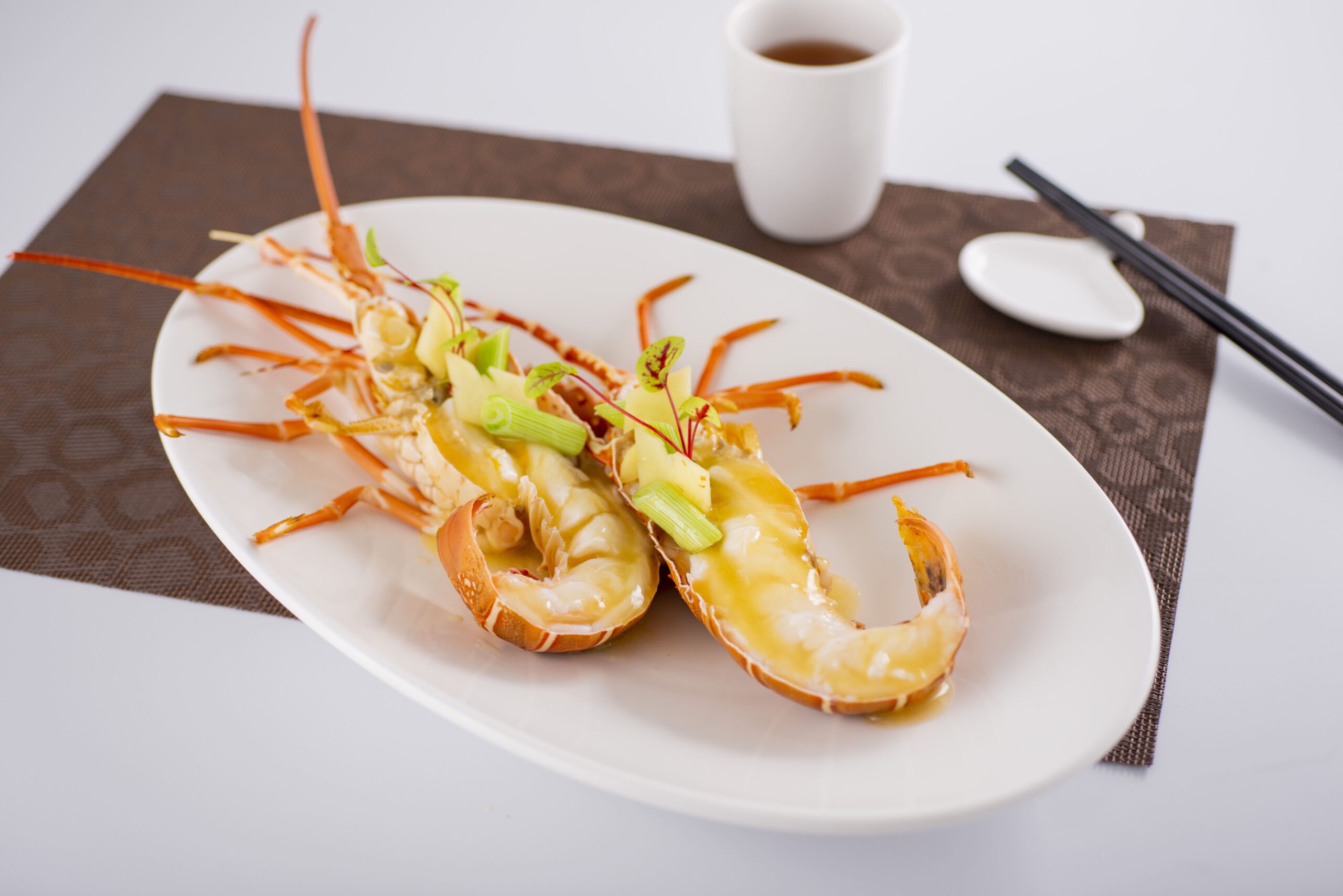 Wok-fried Australian Lobster with Superior Stock-min